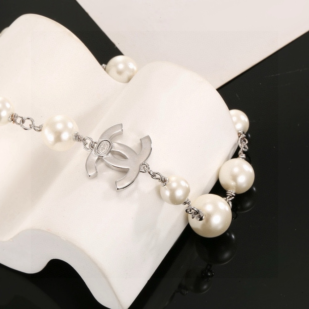 Chanel pearl sweater chain - Picture 6 of 6